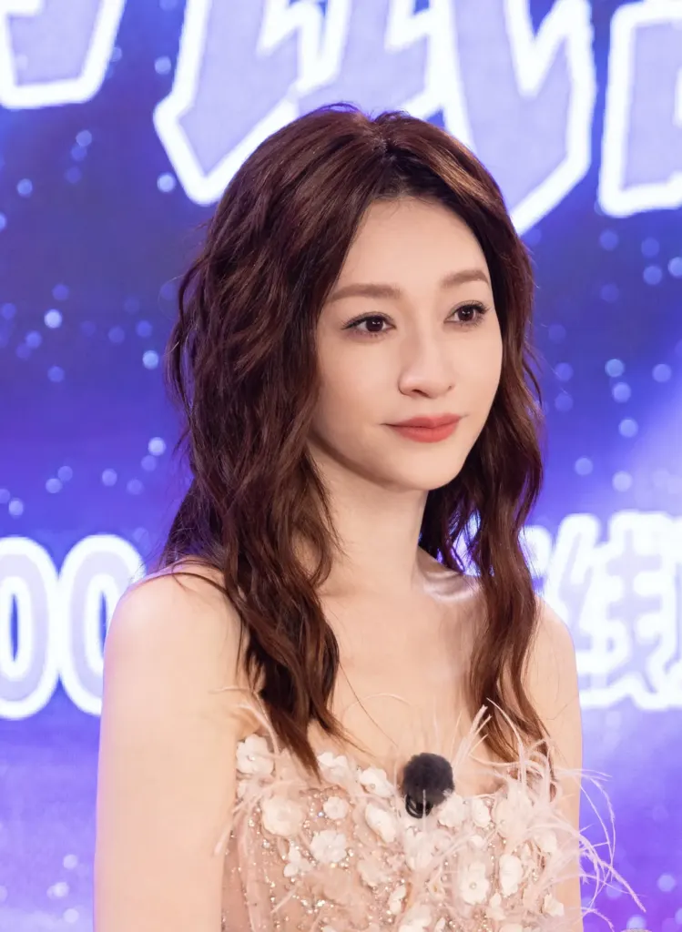 Hình minh họa: Lý Tiểu Nhiễm ly hôn