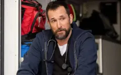 Noah Wyle là ‘Người đàn ông quyến rũ nhất 2026’