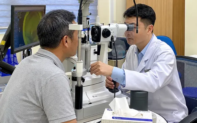 Giảm thị lực hai mắt sau điều trị lao