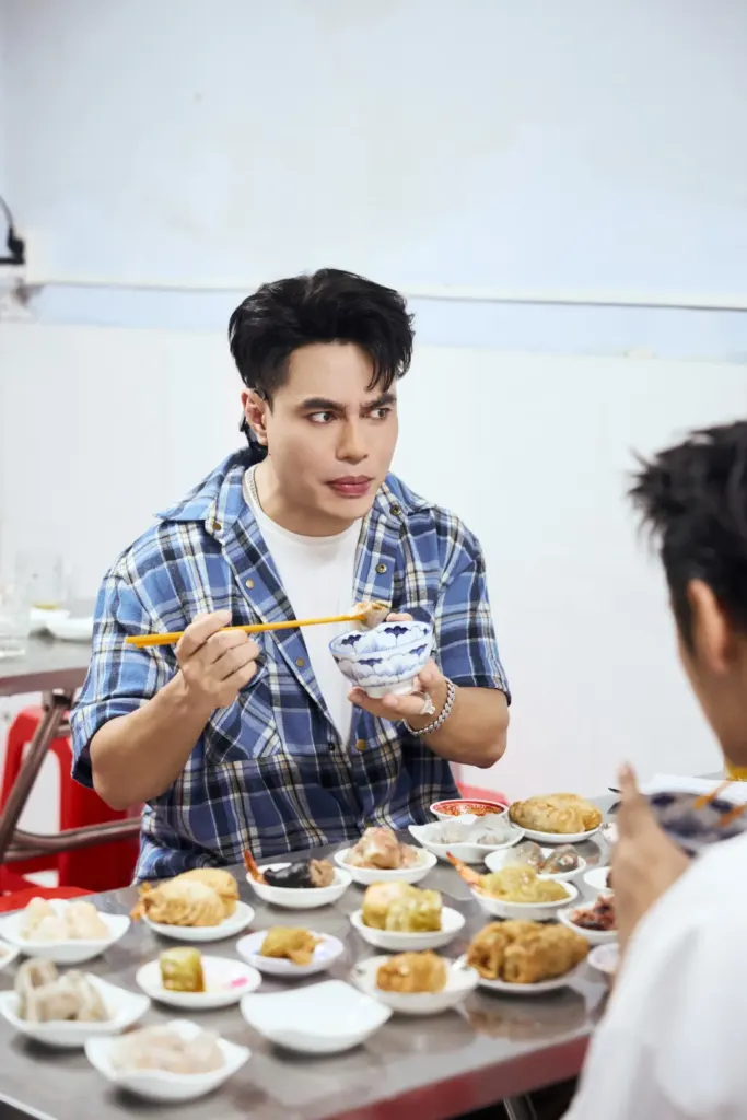 Hình minh họa: Lê Dương Bảo Lâm hóa thân quản lý nhà hàng khó tính trong ‘Sao Chọn’