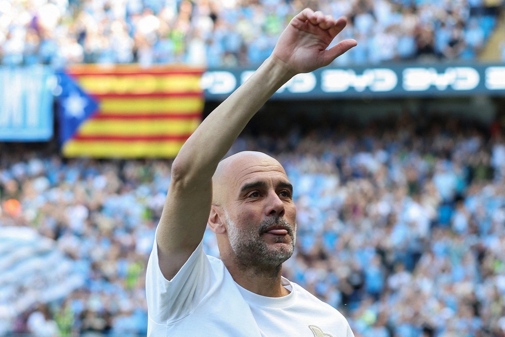 Hình minh họa: Guardiola bảo vệ Man City