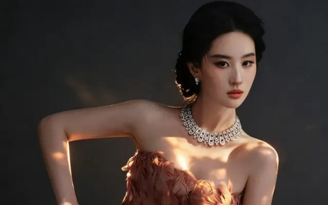 Lưu Diệc Phi hóa phượng hoàng