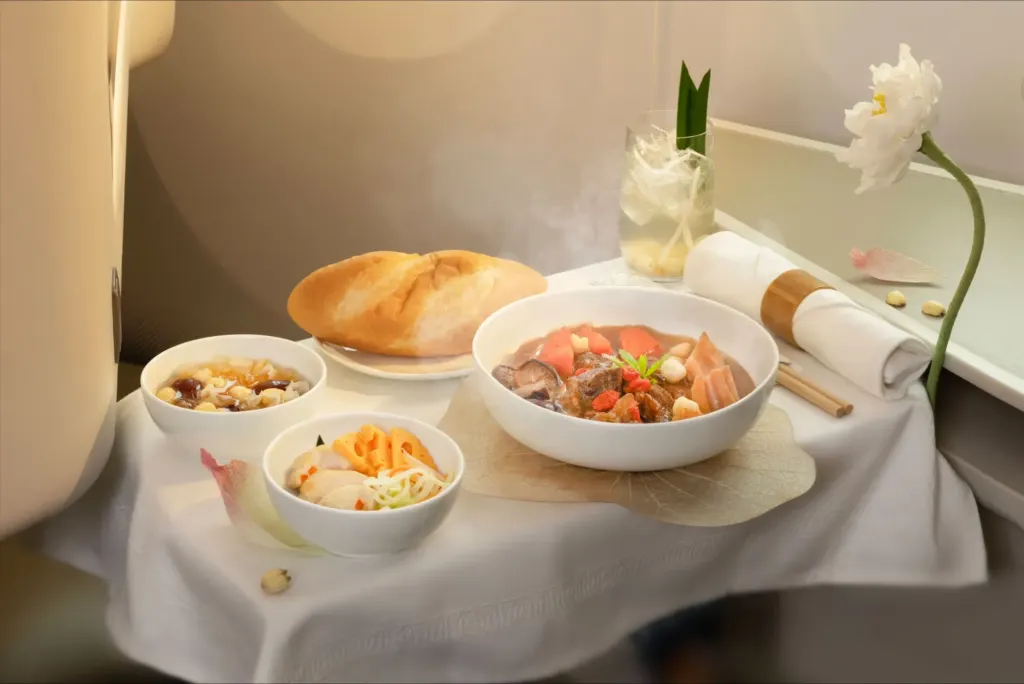 Hình minh họa: Phở, bún bò, bánh mì giúp Vietnam Airlines thành hãng bay ‘có ẩm thực tốt nhất thế giới’