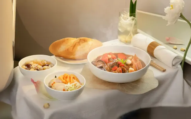 Phở, bún bò, bánh mì giúp Vietnam Airlines thành hãng bay ‘có ẩm thực tốt nhất thế giới’