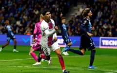 Hậu vệ PSG ghi hattrick và kiến tạo hai bàn trong một trận
