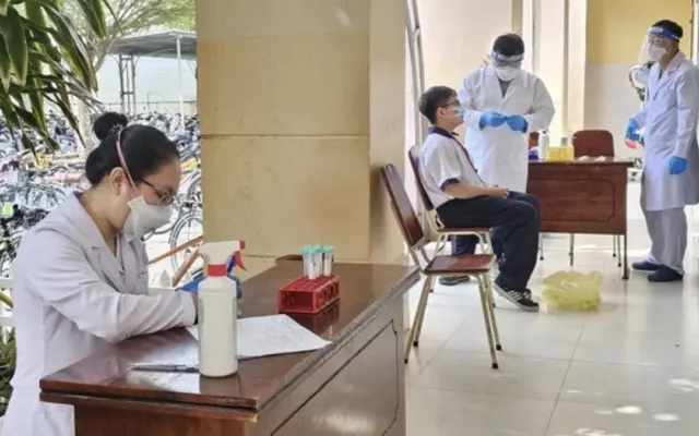 Hơn 2.000 học sinh, giáo viên trường có 4 ca não mô cầu được uống kháng sinh dự phòng
