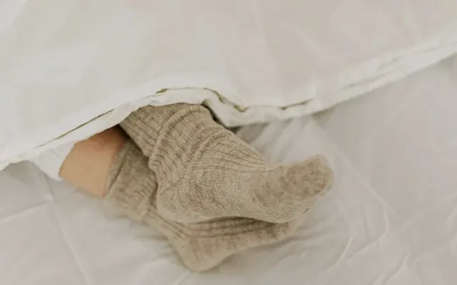 Tại sao nên mang vớ khi ngủ?