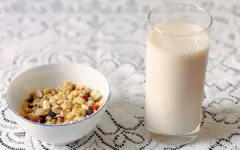 5 đồ uống tốt cho xương khi bạn già đi