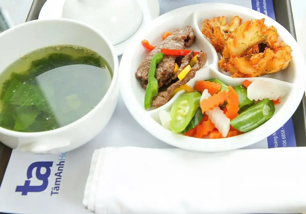 Hình minh họa: Phụ nữ mãn kinh nên điều chỉnh dinh dưỡng thế nào?