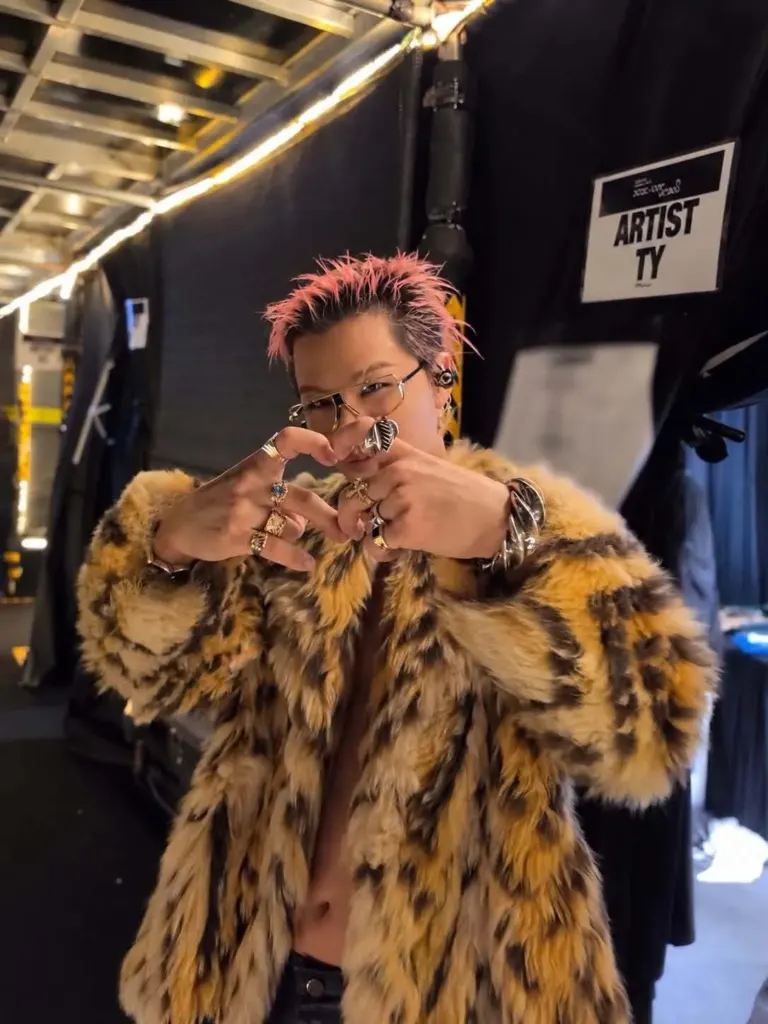 Hình minh họa: BigBang đăng ảnh kỷ niệm sau concert tại Hà Nội