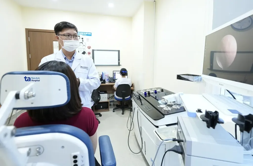 Hình minh họa: Sổ mũi, đau họng khi nào cần khám?