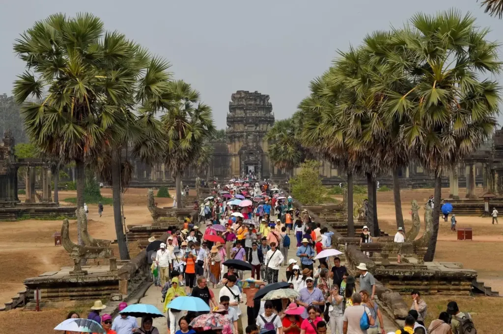 Hình minh họa: Việt Nam vượt Trung Quốc thành thị trường khách lớn nhất Campuchia