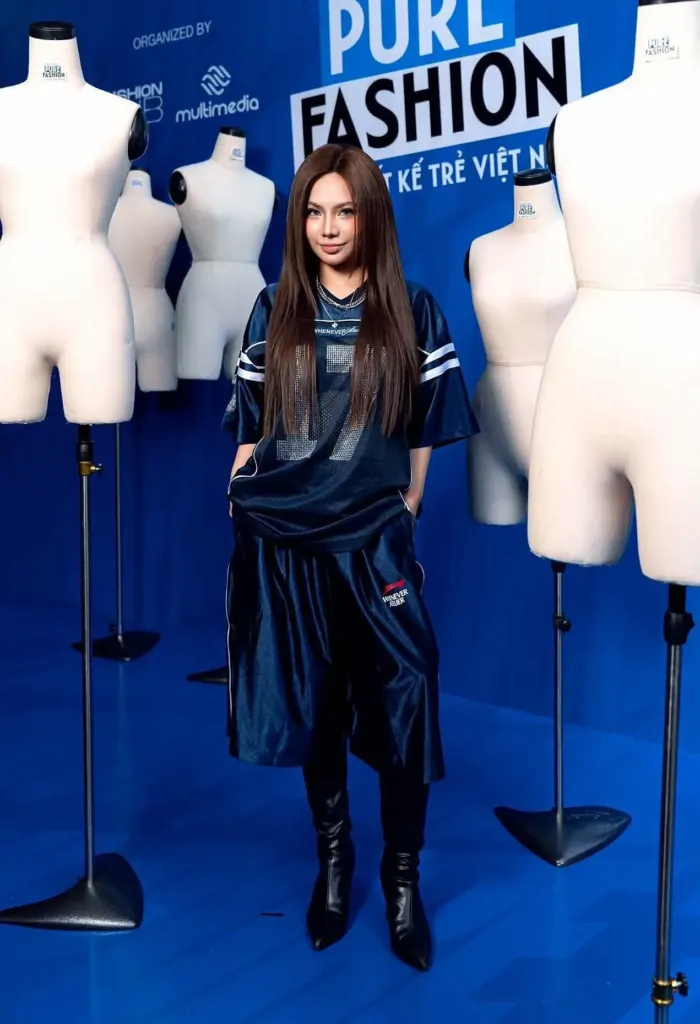 Hình minh họa: Cách phối đồ của thí sinh The Face cao 1,48 m