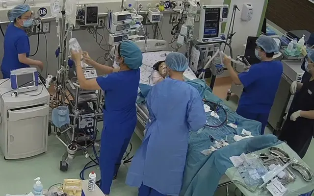 Bé trai trụy tim mạch sau một ngày mắc cúm A