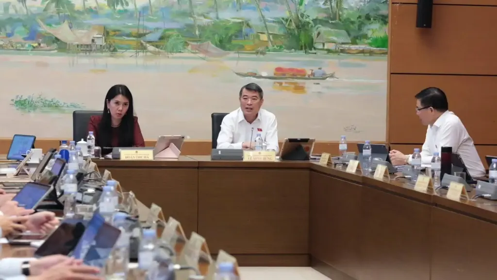 Hình minh họa: Thủ tướng: Phát triển nguồn điện thì giá vẫn phải ‘hợp lý với người dân’