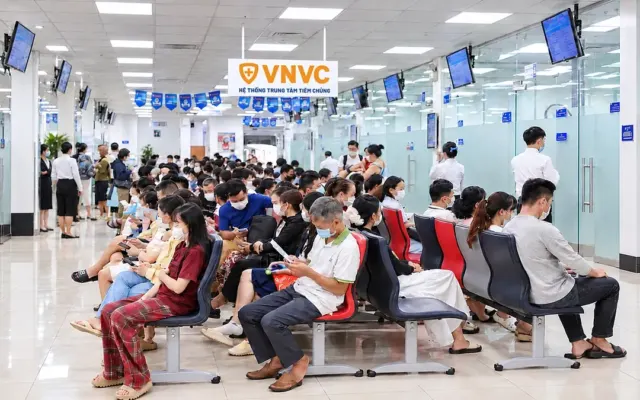 Số người tiêm vaccine não mô cầu tăng đột biến