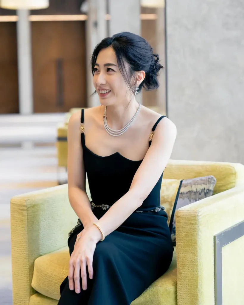 Hình minh họa: Phong cách thời trang của vợ tỷ phú Hong Kong