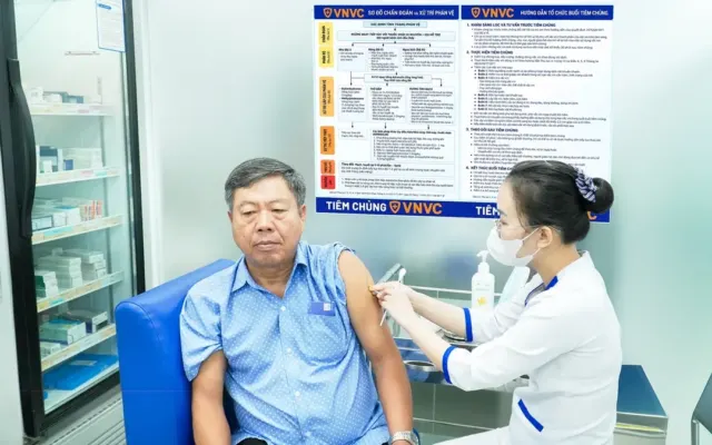 Dọn nhà, diệt muỗi, tiêm vaccine để ‘né’ sốt xuất huyết