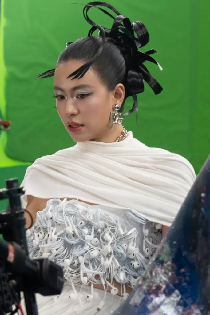 Hình minh họa: MV ‘Thầy dùi’ của Hoàng Thùy Linh gây chú ý
