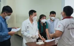 99 người tiếp xúc gần ca não mô cầu được uống kháng sinh phòng lây nhiễm