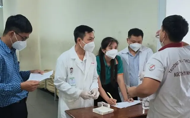 99 người tiếp xúc gần ca não mô cầu được uống kháng sinh phòng lây nhiễm