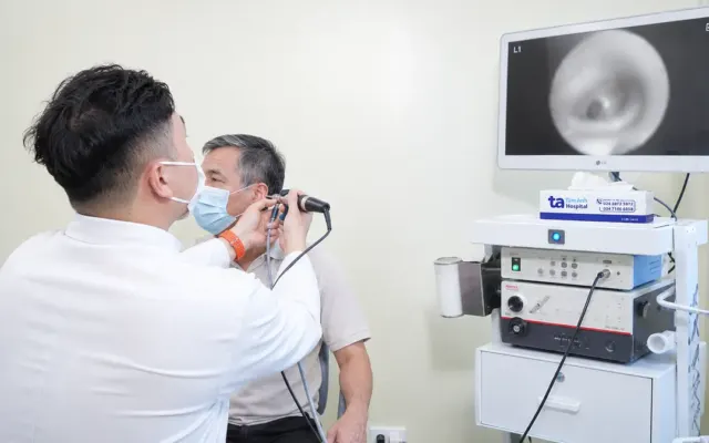 Ù tai do ung thư vòm họng di căn