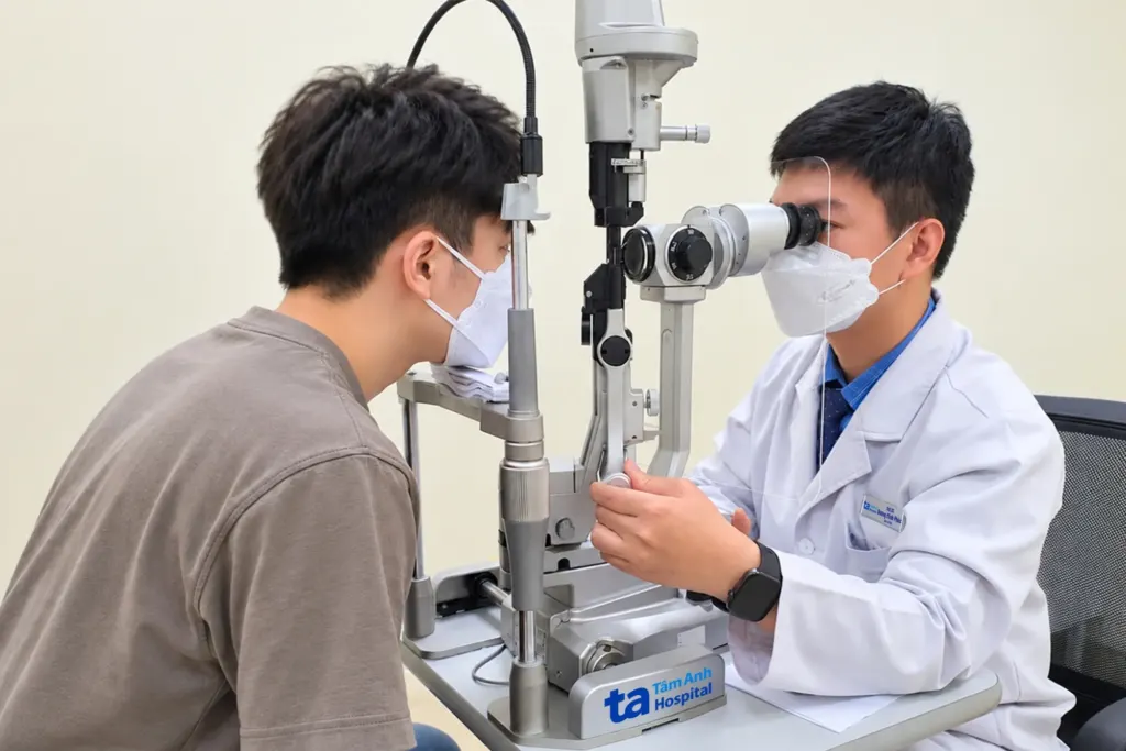 Hình minh họa: Vì sao đeo kính cận trông mắt nhỏ hơn?