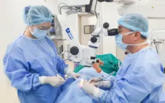 Đục thủy tinh thể nghi do dùng ‘thuốc gia truyền’ chữa gout