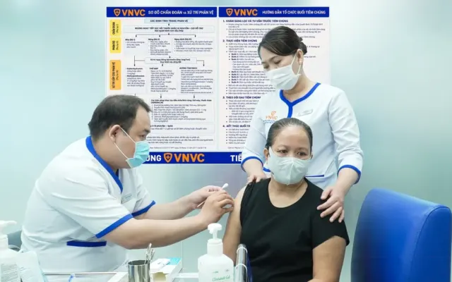 Ai cần tiêm vaccine ngừa não mô cầu?