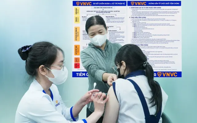 Có thể tiêm ngừa não mô cầu ngay sau vaccine khác không?