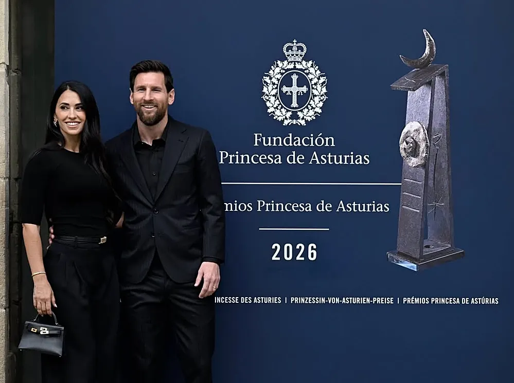 Hình minh họa: Vợ chồng Messi theo mốt tổng tài
