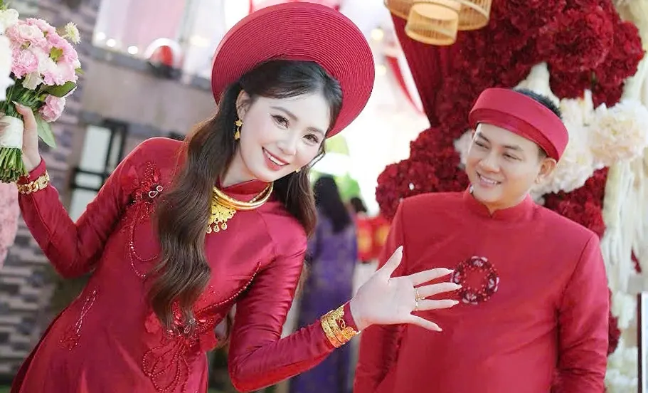 Hình minh họa: Cách trang điểm tôn nét đẹp của vợ Hoài Lâm ngày cưới