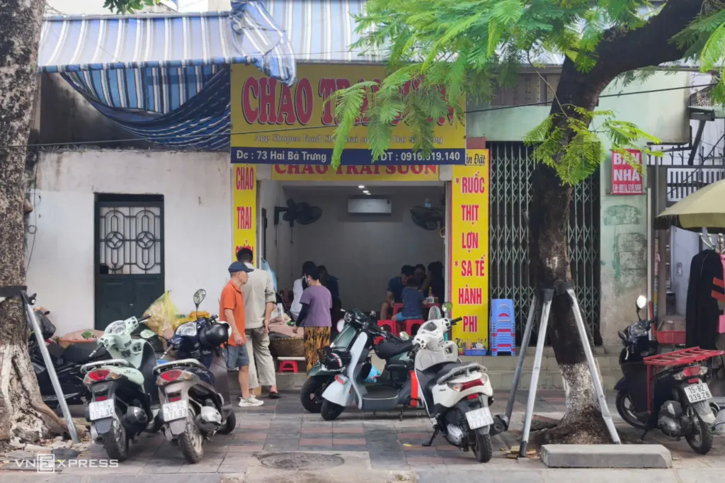 Hình minh họa: Quán cháo 40 năm thu hút du khách ở Hải Phòng