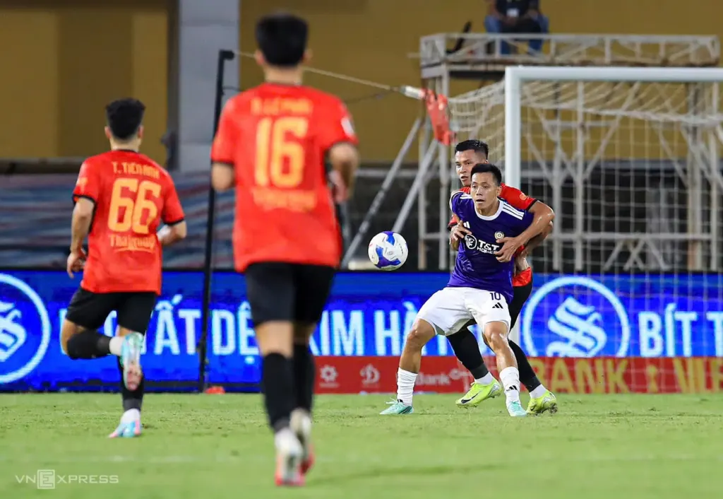Hình minh họa: Siêu phẩm của Việt kiều giúp Hà Nội FC thắng ngược Ninh Bình