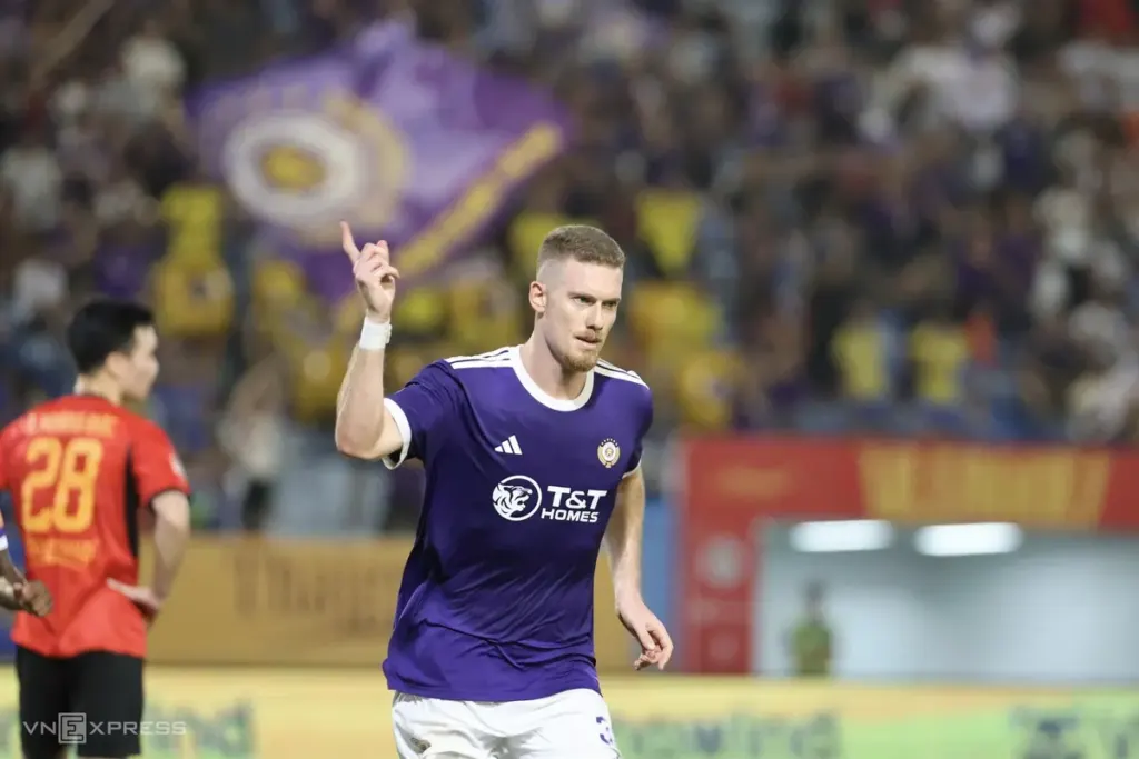 Hình minh họa: Siêu phẩm của Việt kiều giúp Hà Nội FC thắng ngược Ninh Bình