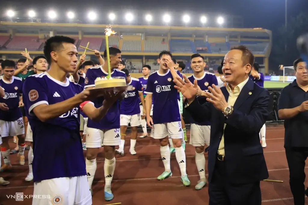 Hình minh họa: Siêu phẩm của Việt kiều giúp Hà Nội FC thắng ngược Ninh Bình
