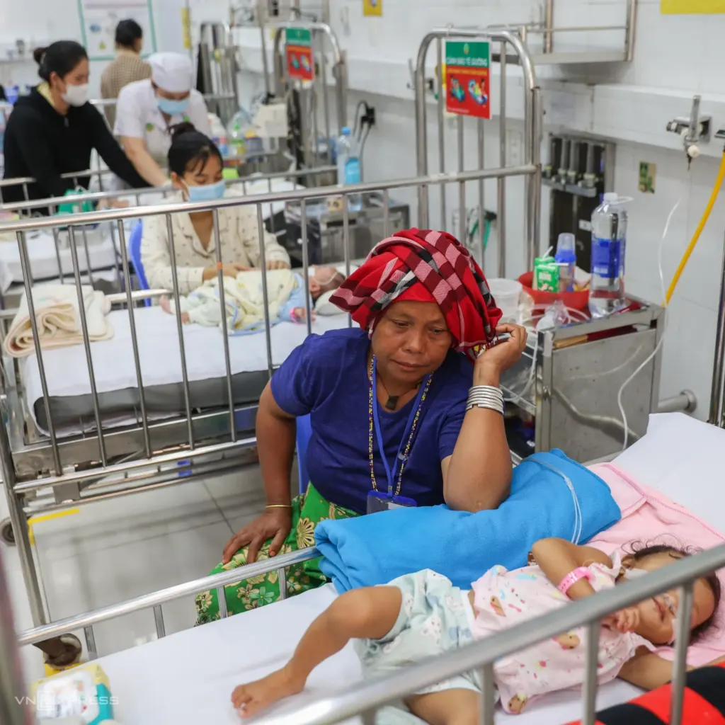 Hình minh họa: Hơn 4.000 trẻ khám mỗi ngày tại bệnh viện nhi ở TP HCM