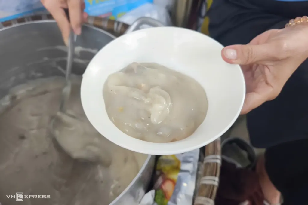 Hình minh họa: Quán cháo 40 năm thu hút du khách ở Hải Phòng