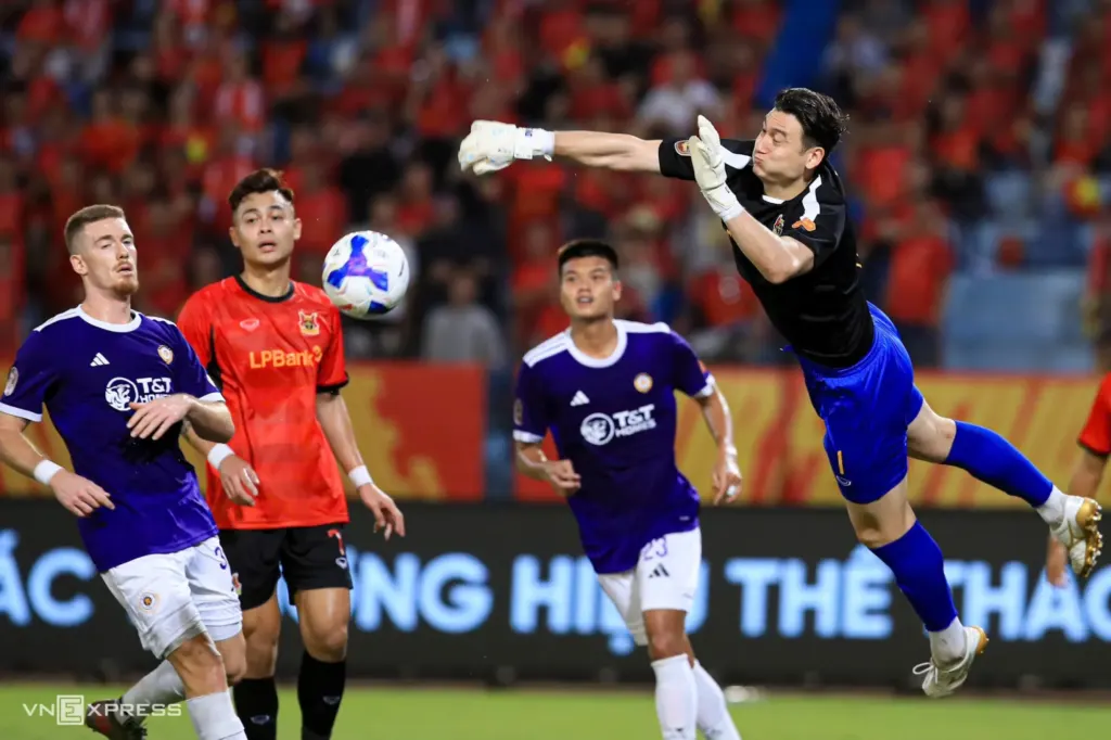 Hình minh họa: Siêu phẩm của Việt kiều giúp Hà Nội FC thắng ngược Ninh Bình