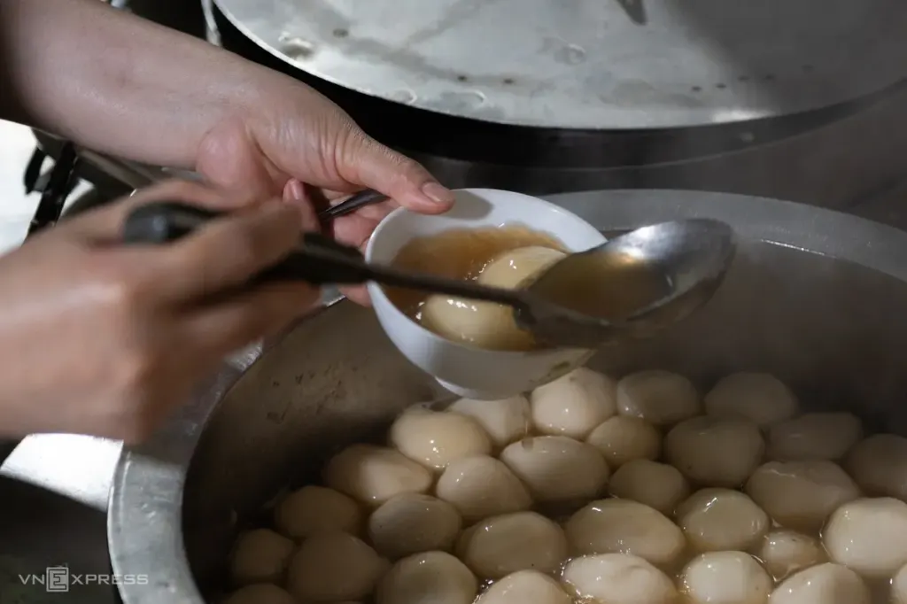 Hình minh họa: Bánh trôi Phạm Bằng nhộn nhịp khách ngày mở lại