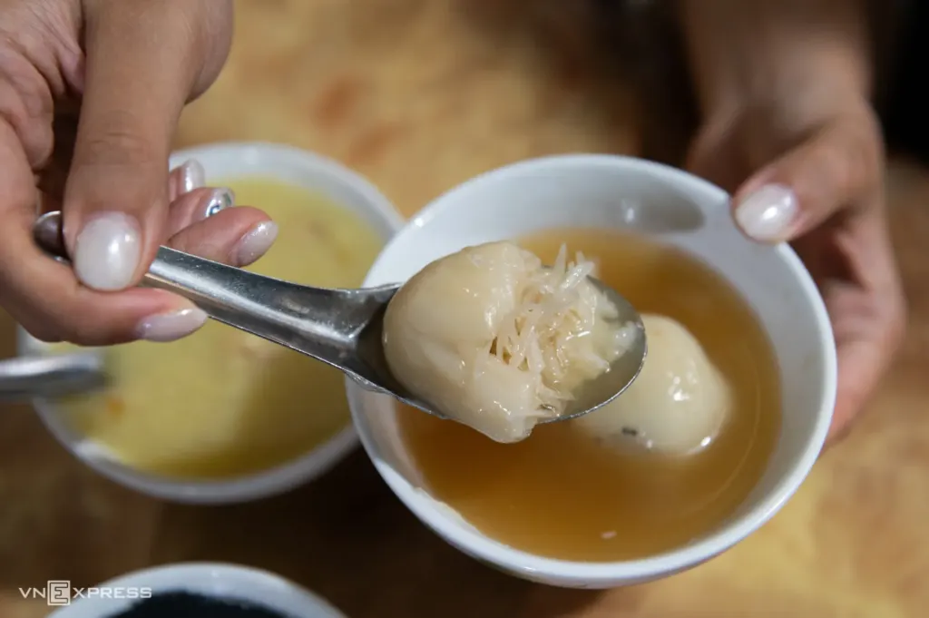Hình minh họa: Bánh trôi Phạm Bằng nhộn nhịp khách ngày mở lại