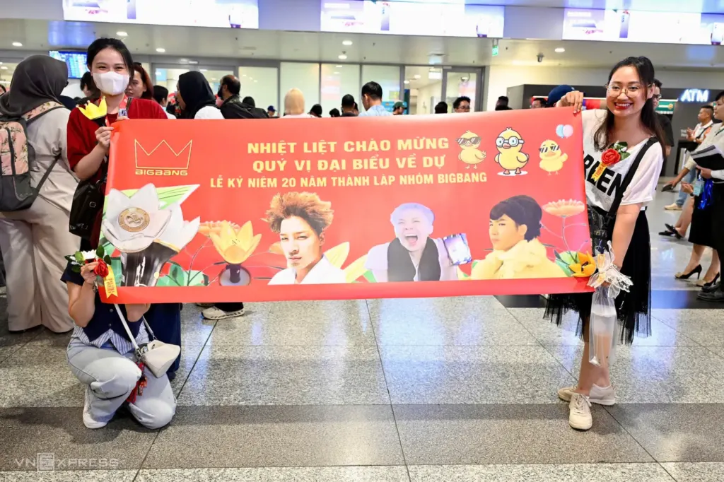 Hình minh họa: Hàng trăm fan Việt đến sân bay đón BigBang