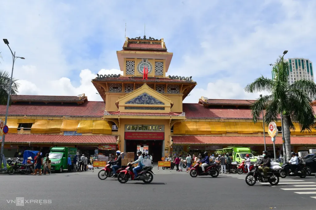 Hình minh họa: Ngôi chợ trăm tuổi giữa khu người Hoa ở TP HCM