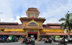 Ngôi chợ trăm tuổi giữa khu người Hoa ở TP HCM