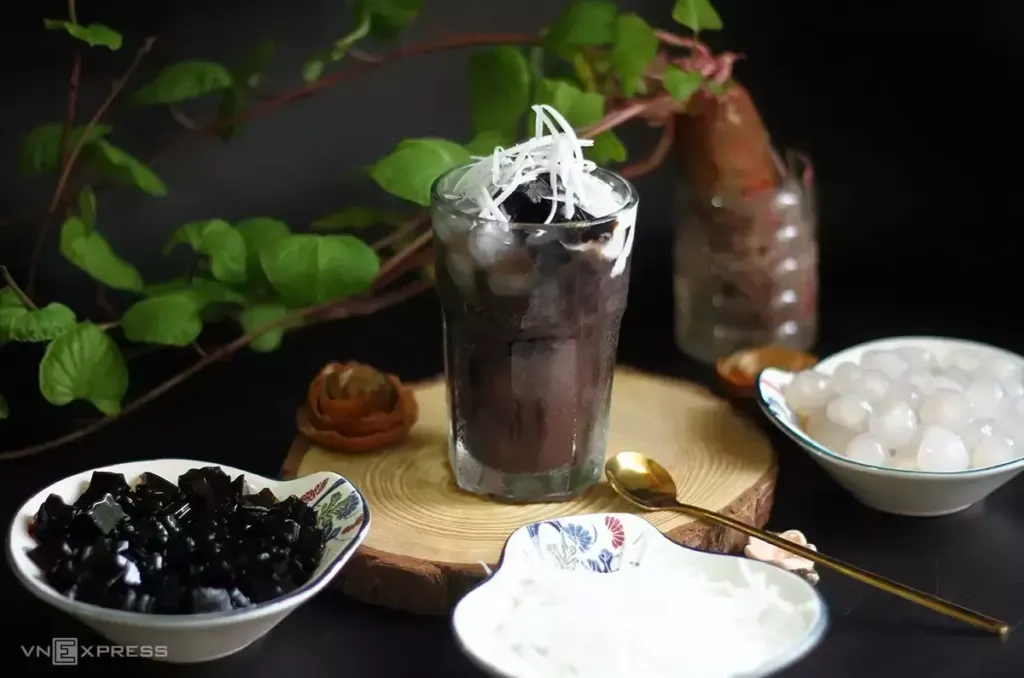 Hình minh họa: Mọc mụn có nên ngưng uống sữa ăn đồ ngọt?