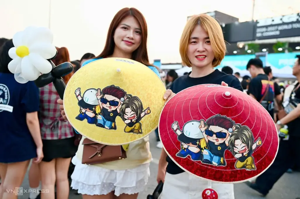 Hình minh họa: Fan đội vương miện, trang điểm lấp lánh xem concert BigBang