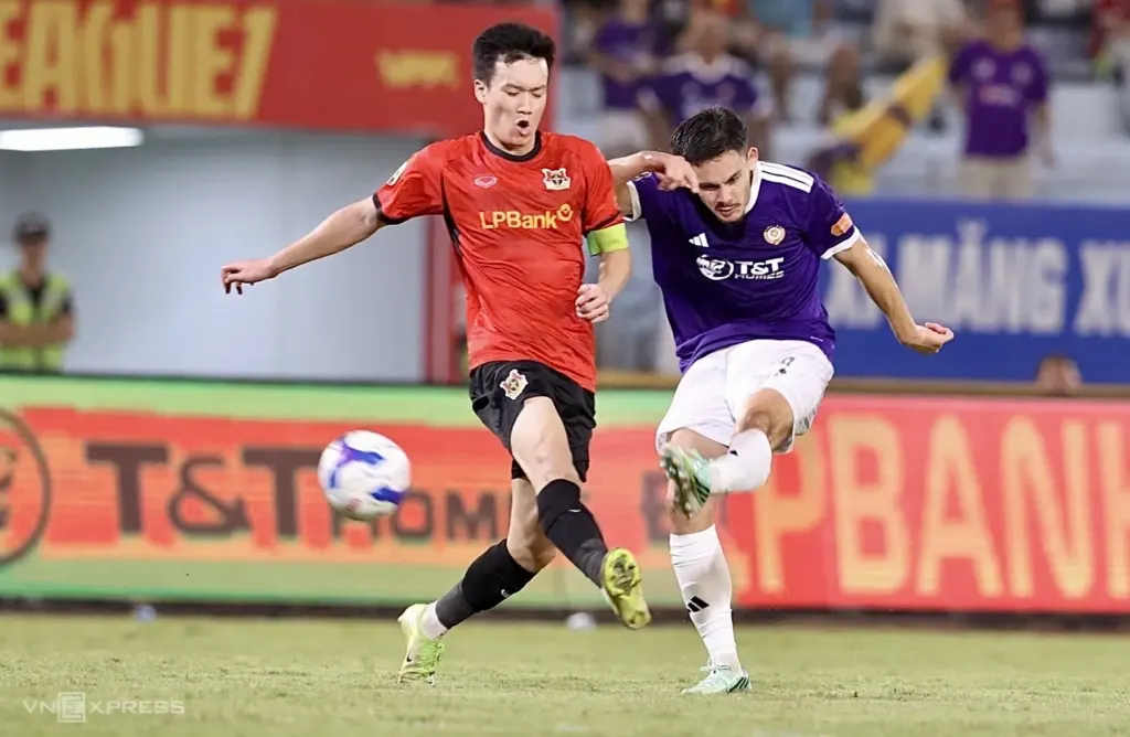 Hình minh họa: Siêu phẩm của Việt kiều giúp Hà Nội FC thắng ngược Ninh Bình