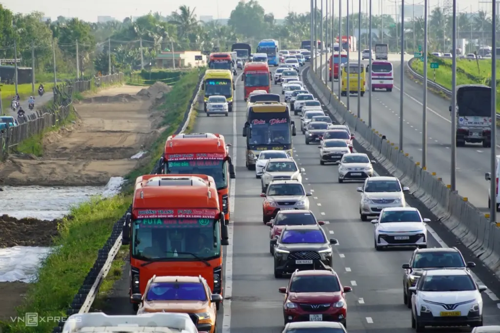 Hình minh họa: Phó thủ tướng: Cần bảo đảm quyền lựa chọn thanh toán phí điện tử đường bộ