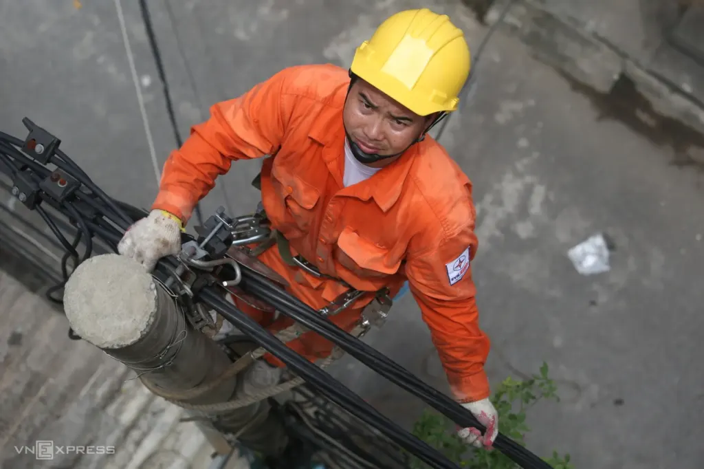 Hình minh họa: Giá sản xuất điện 2025 của EVN thấp hơn mức bán ra hơn 5%
