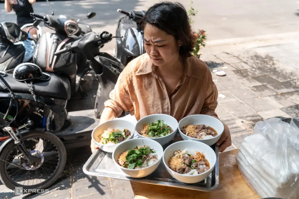 Hình minh họa: Quán phở hấp xửng theo ‘công thức bà nội’ ở Hà Nội